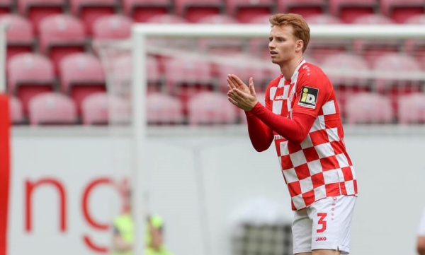 Ảnh bài viết Thêm đội bóng 'giải cứu' Van den Berg khỏi Liverpool