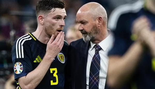 Thua 2 trận liên tiếp, Robertson nói thẳng về HLV Steve Clarke
