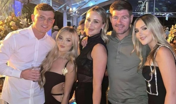 Con gái của Gerrard yêu con trai trùm mafia