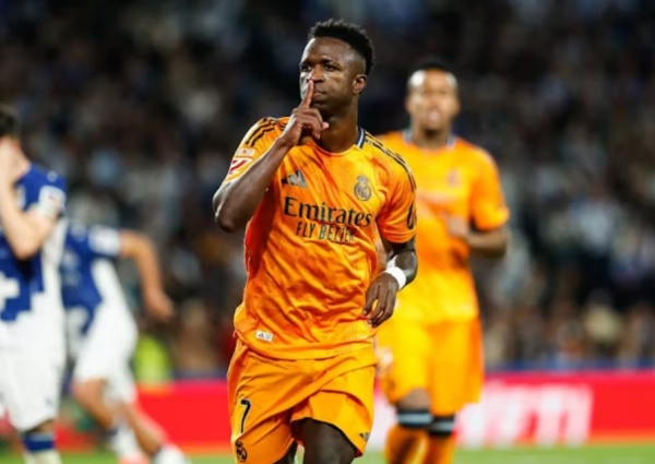 Vinicius châm ngòi cho sự phẫn nộ tại Anoeta