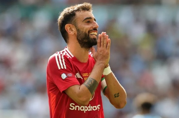 Bruno Fernandes gửi thông điệp 3 từ cho sao Nottingham
