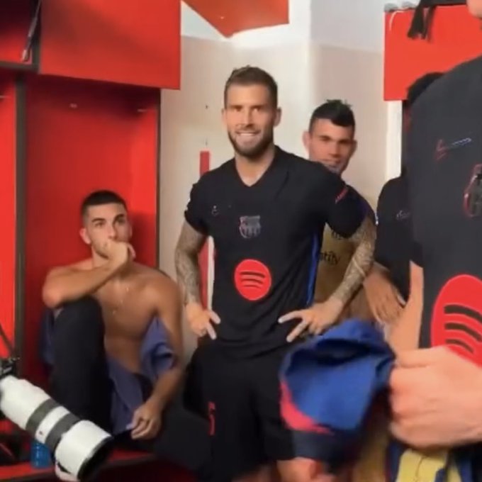 Nhận thẻ đỏ, sao Barca lộ rõ phản ứng trong phòng thay đồ