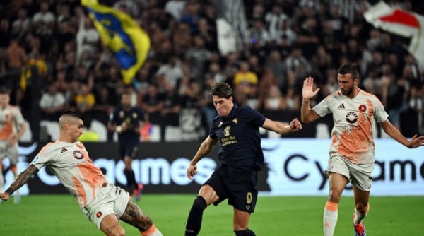 Roma kéo Juventus về thực tại