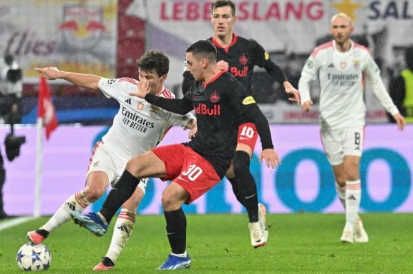 Ảnh bài viết Thay thế Fernandes, Man United tăm tia thần đồng đa năng