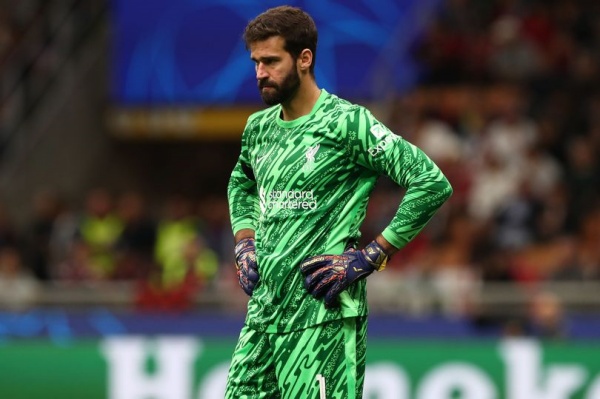 Liverpool có thể đưa ra quyết định tàn khốc với Alisson