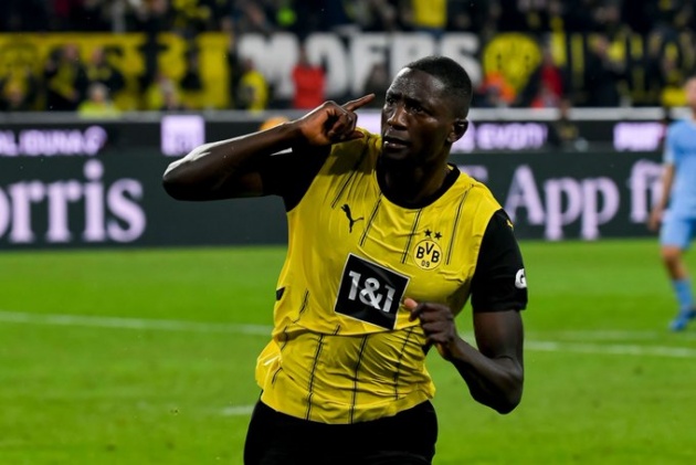 Tiền đạo Dortmund khiến đồng đội trầm trồ