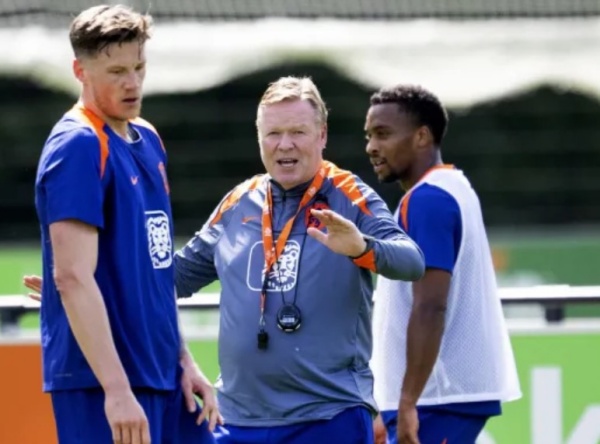 Cựu tiền đạo Man United va chạm nảy lửa với Timber