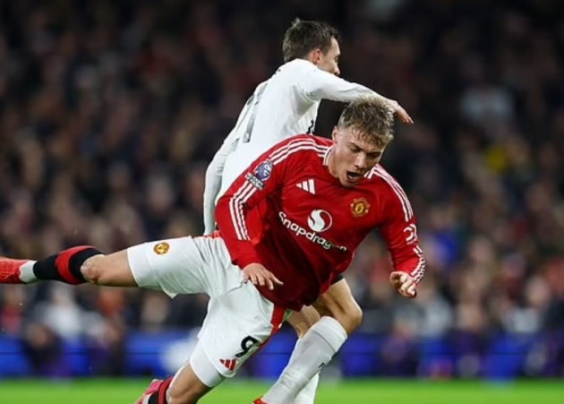 Hojlund khiến Rio Ferdinand nổi đóa