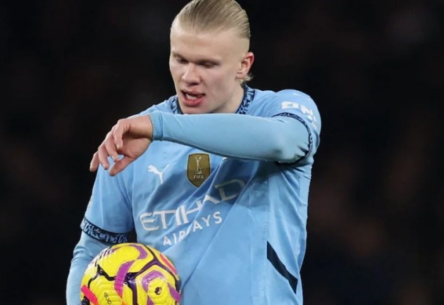 Haaland 'lạ lẫm' trong đội hình Man City