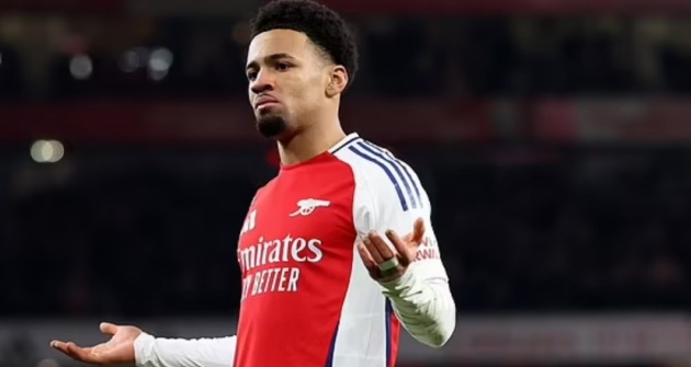Thần đồng Arsenal không được phép sử dụng phòng thay đồ đội 1