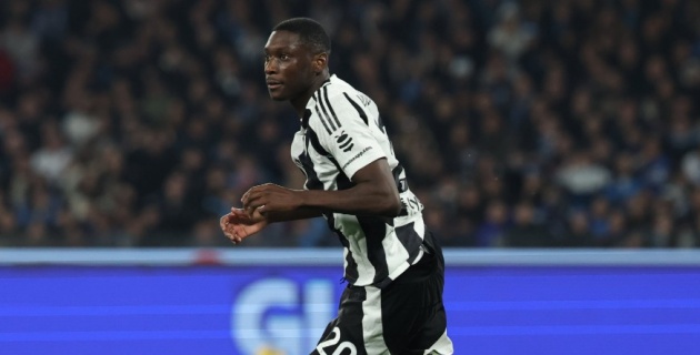 Newcastle có thể phá bĩnh Juventus vụ Kolo Muani 