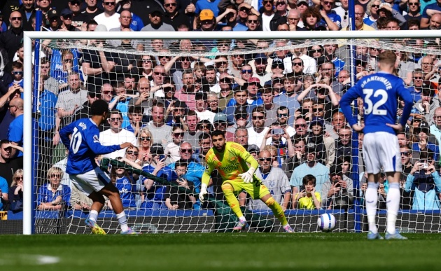 "Bàn thắng đánh thức cả SVĐ Goodison Park"