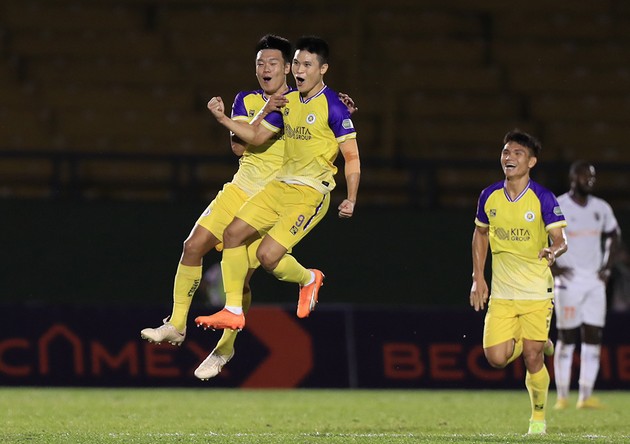 Ảnh bài viết Tuấn Hải rời Hà Nội với giá 7 tỷ đồng/năm?; Đại gia vung tiền 'khủng' mua sao Việt kiều 