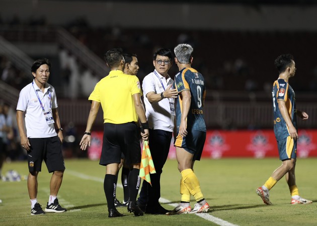 Ảnh bài viết HLV Vũ Tiến Thành bị phạt nặng: Đúng lời nhưng không đúng lúc