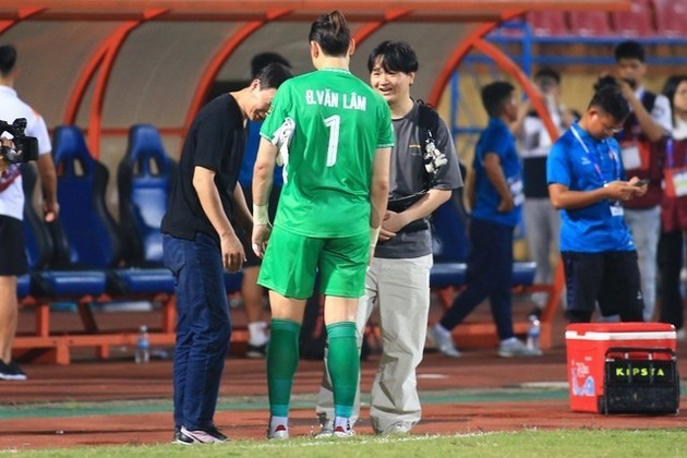 Ảnh bài viết Cơn đau đầu khó chịu của HLV Kim sang-sik