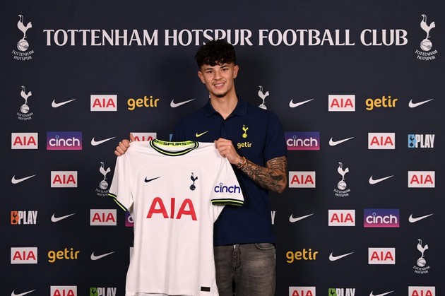 Thái Lan nhập tịch sao trẻ Tottenham; Indonesia trừng phạt cầu thủ gốc Hà Lan