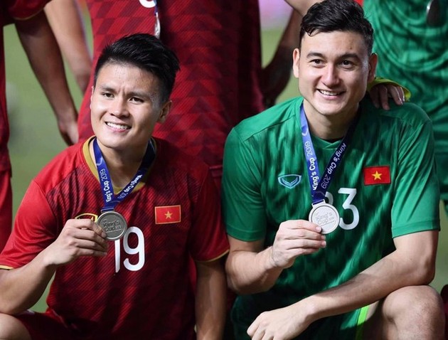 Ảnh bài viết HLV HAGL "đá xoáy" ông Kim Sang-sik; Quang Hải, Văn Lâm muốn thi đấu cho Thể Công Viettel