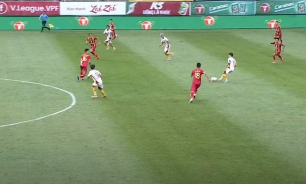 Ảnh bài viết Trọng tài lại gây tranh cãi tại V.League