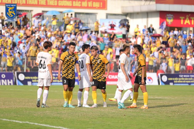 Ảnh bài viết Đội bóng của thầy Park vỡ mộng; Bình Dương chia tay HLV Lê Huỳnh Đức