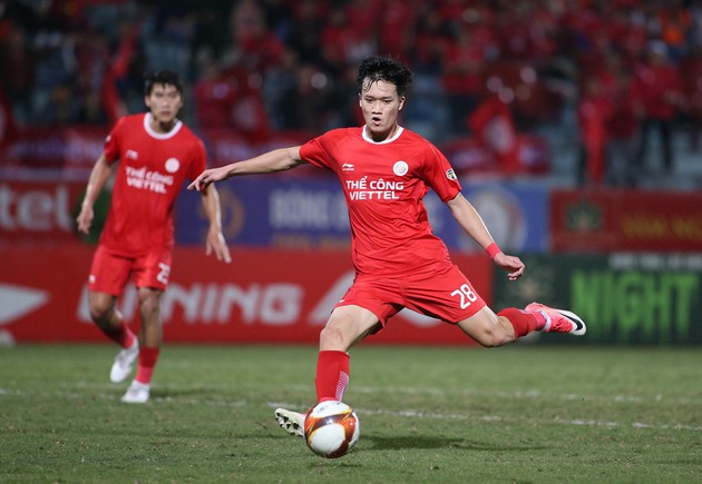 Ảnh bài viết V.League chuyển nhượng ồ ạt; HLV Kim Sang-sik nửa mừng, nửa lo