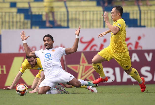 Vòng bán kết Cúp QG: Derby Thủ đô rực lửa; Nhà vua run rẩy