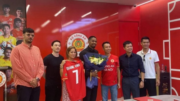 Ảnh bài viết 4 điều rút ra từ "bom tấn" Việt kiều của CLB CAHN