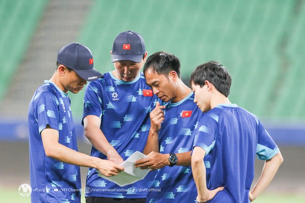 Ảnh bài viết 3 điều thuận lợi giúp HLV Kim Sang-sik 'lột xác' ĐT Việt Nam