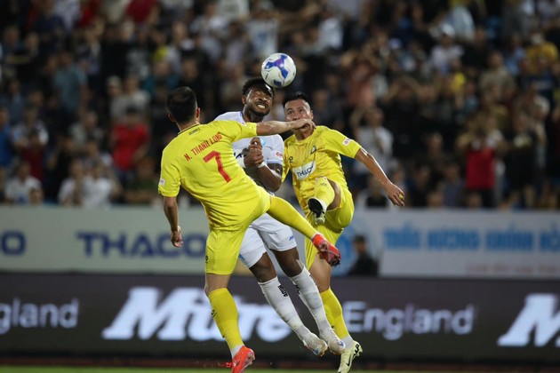 Ảnh bài viết Điểm tin bóng đá Việt Nam 01/09: Sát thủ V.League sánh ngang Haaland; Dàn người đẹp "đốt mắt" trận tranh Siêu Cúp