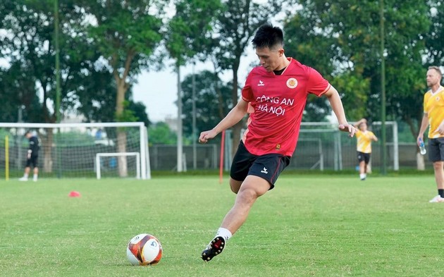  Đình Trọng “mất tích”