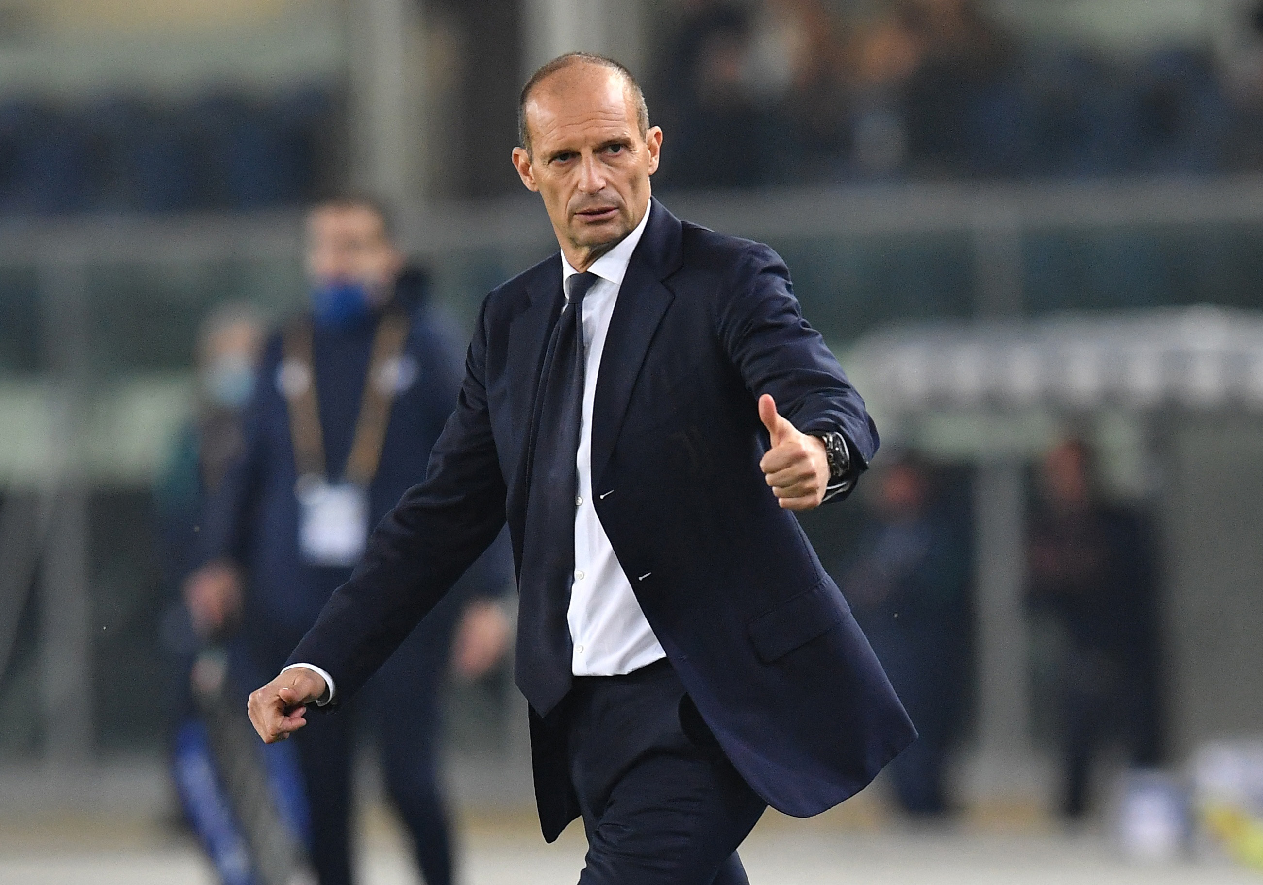 Sarri chê Allegri đã làm được quá ít