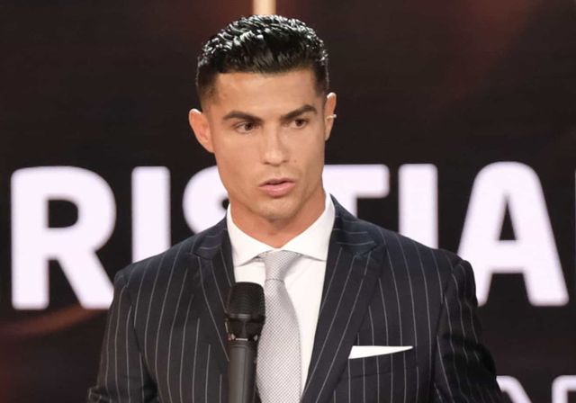 Bruno Fernandes tiết lộ tài lẻ bất ngờ của Ronaldo
