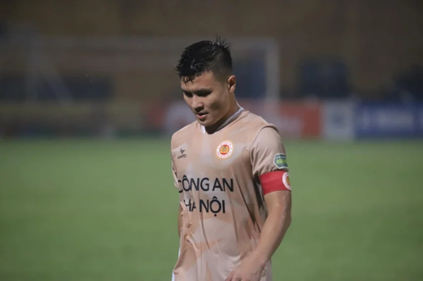 Ảnh bài viết Quang Hải dự bị, HLV CAHN nói rõ nguyên nhân