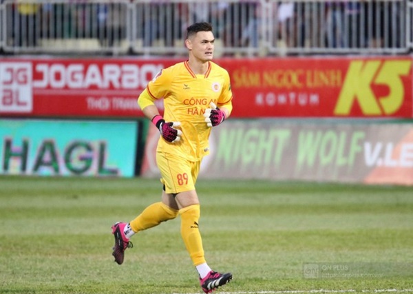 Ảnh bài viết Sao Việt kiều thi đấu xuất sắc, được HLV hết lời khen ngợi