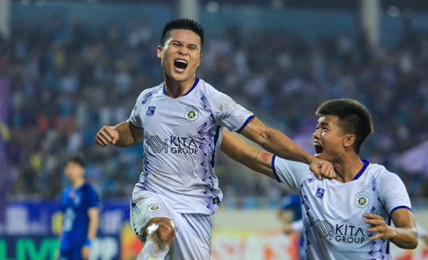 Sự thán phục dành cho "cầu thủ triệu đô" tại V-League