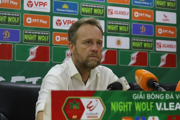 Ảnh bài viết HLV Polking lên tiếng về chức vô địch của Nam Định