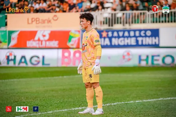 Ảnh bài viết Trụ hạng, HAGL ra quyết định với Bùi Tiến Dũng