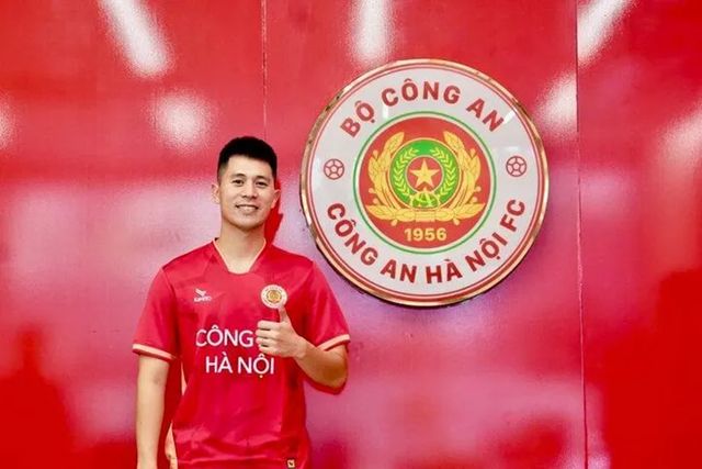 Ảnh bài viết Đình Trọng chính thức gia nhập CAHN