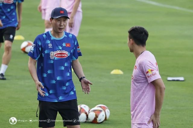 Ảnh bài viết BLV Quang Huy: "ĐT Việt Nam bây giờ nên ngừng mơ mộng thay đổi"