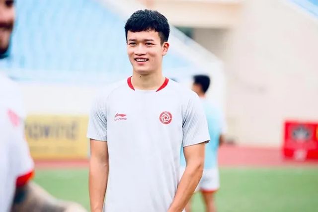 Hành động đầy nhân văn của các cầu thủ Việt Nam