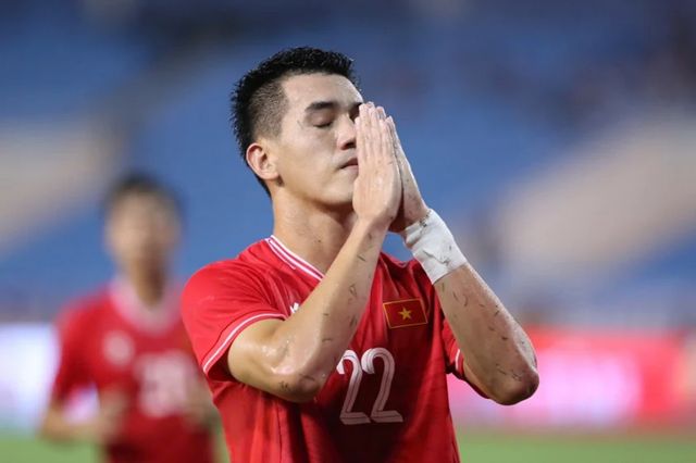 Tiến Linh nghẹn ngào sau trận đấu với Thái Lan