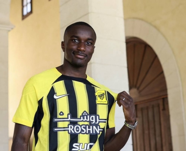 Vì sao Aston Villa đồng ý để Diaby ra đi sau 1 mùa giải?
