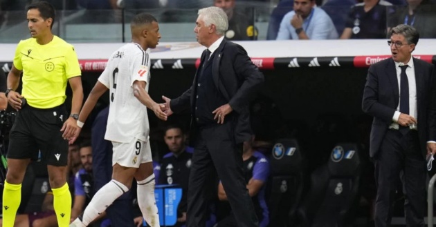 Mbappe đối mặt với nguy cơ phải ngồi dự bị