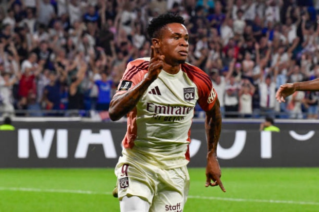 "Người hùng của Lyon" tiết lộ được Lacazette hướng dẫn