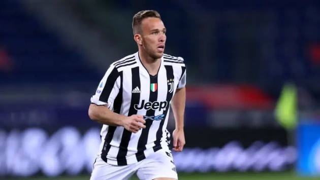 "Người thừa" của Juventus đắt hàng tại Brazil