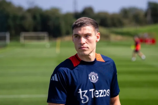 Scholes lo lắng về Ugarte sau thất bại của M.U trước Liverpool