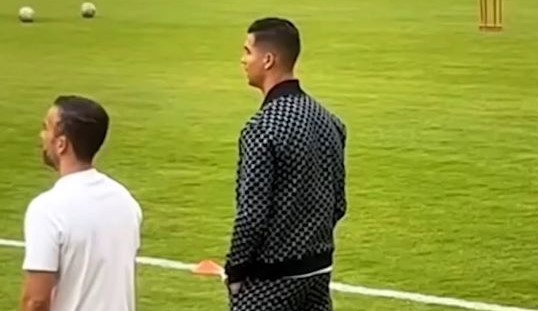 Vừa trở về Saudi Arabia, Ronaldo lập tức sắm vai HLV nghiêm khắc