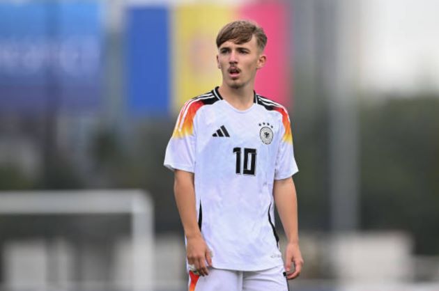 Real tính cuỗm ngọc quý 16 tuổi của Bayern