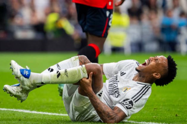 Real khủng hoảng hàng thủ, Arsenal nên toát mồ hôi 