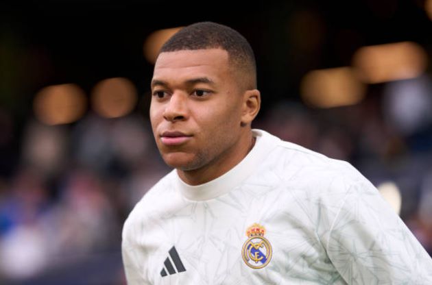 Hình ảnh mới nhất gây tranh cãi về Mbappe