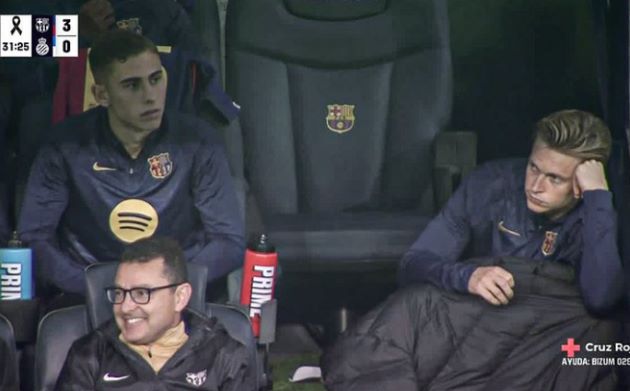 De Jong và Lopez gây chú ý với phản ứng trên ghế dự bị trận thắng Espanyol